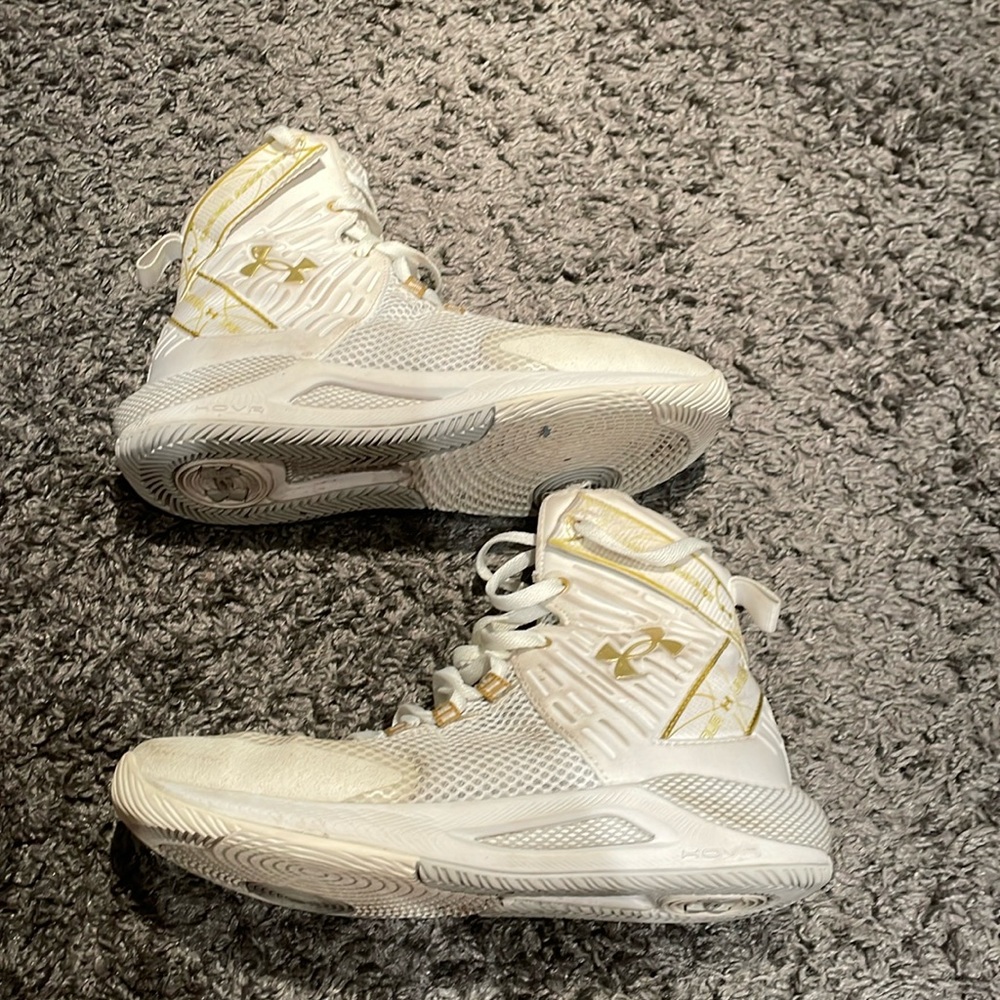 Under armour highlight ace 2.0